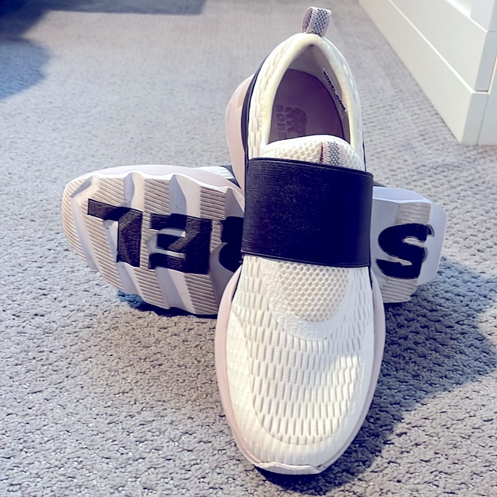 Sorel kinetic impact II strap sneaker white 9 very gently used (worn 2 x)